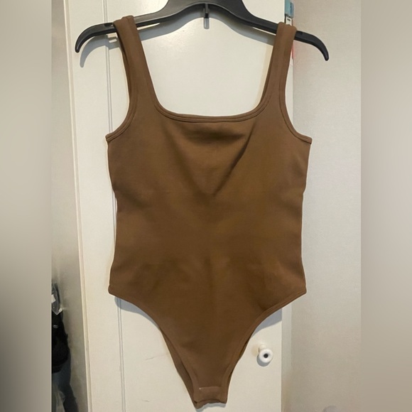 1 NWOT Women’s Ribbed Sleeveless Bodysuit with Scoop Neck Large - Picture 1 of 6